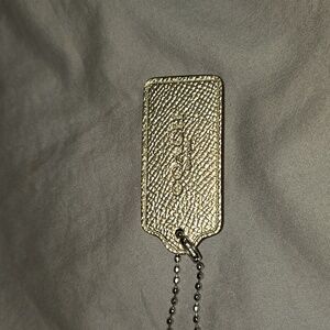 Coach pebbled leather gold hang tag EUC NO CALL OUTS